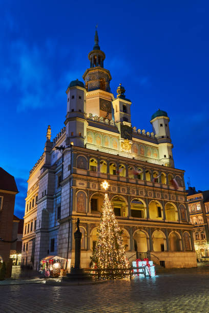 istock Renaissance town hall and christmas decorations 1077806522
