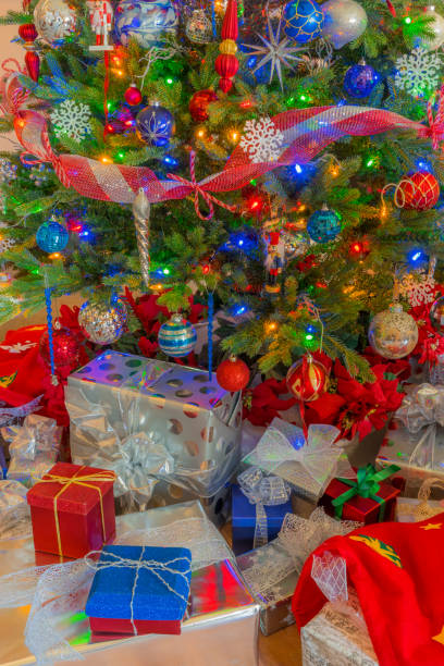 istock Decorated Christmas Tree with red and white and blue packages (P) 1077860002