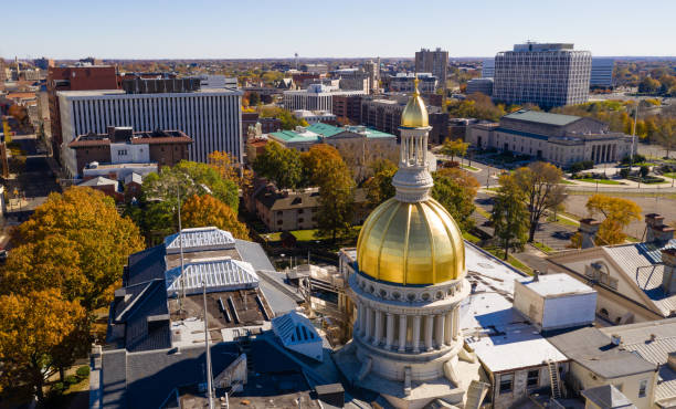 urbaine du centre ville skyline trenton new jersey state capital - new jersey trenton new jersey state capitol building government photos et images de collection