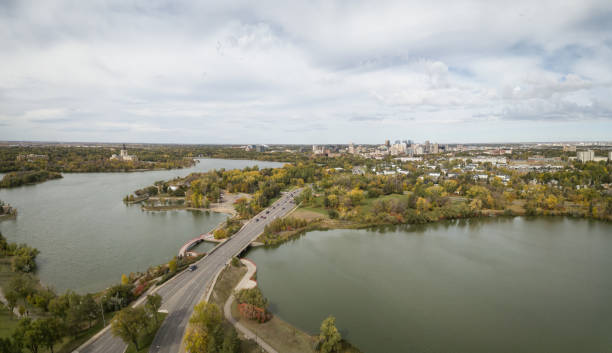 regina antenne - wascana lake stock-fotos und bilder