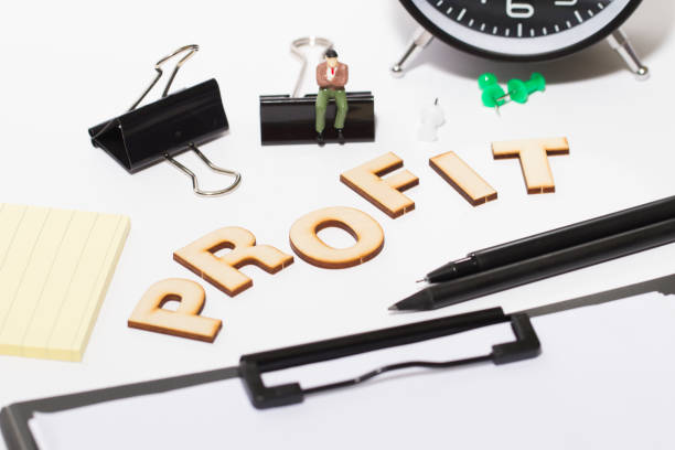 istock English font model, work surface and display,profit 1077919216