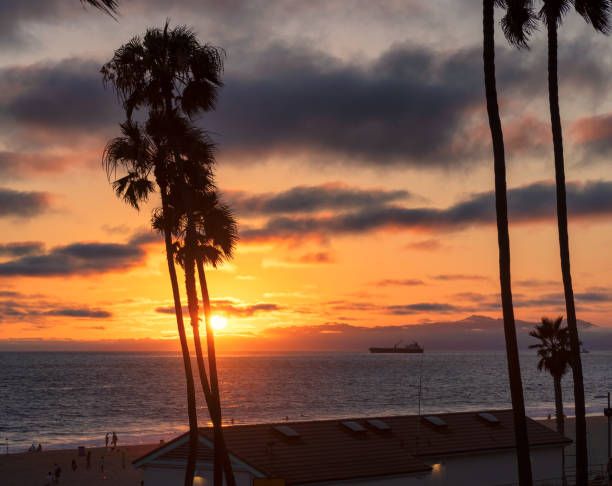 kalifornijska plaża o zachodzie słońca - santa monica beach santa monica pier malibu california zdjęcia i obrazy z banku zdjęć