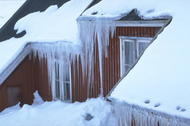 istock A red house with icicles in wintertime 1078001738