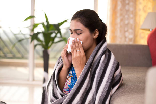 больная женщина сморкаться - cold and flu flu virus sneezing illness стоковые фото и изображения