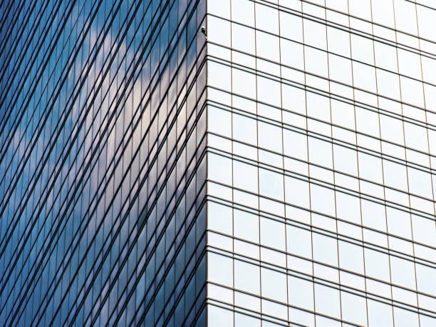 detalhes da parede de cortina de vidro de edifícios arranha-céus modernos, shanghai, china - glass curtain wall - fotografias e filmes do acervo