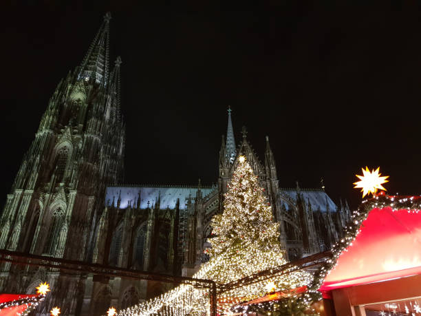 istock Christmas tree and Cologne cathedral 1078074462