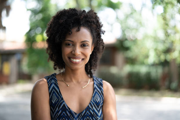 businesswoman portrait outdoors - 32 imagens e fotografias de stock