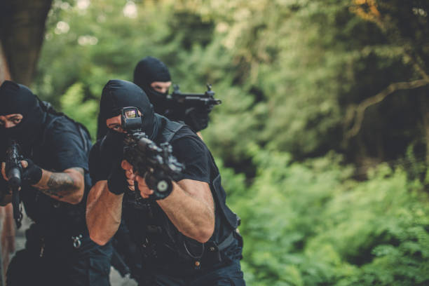 istock SWAT team on a mission 1078085288
