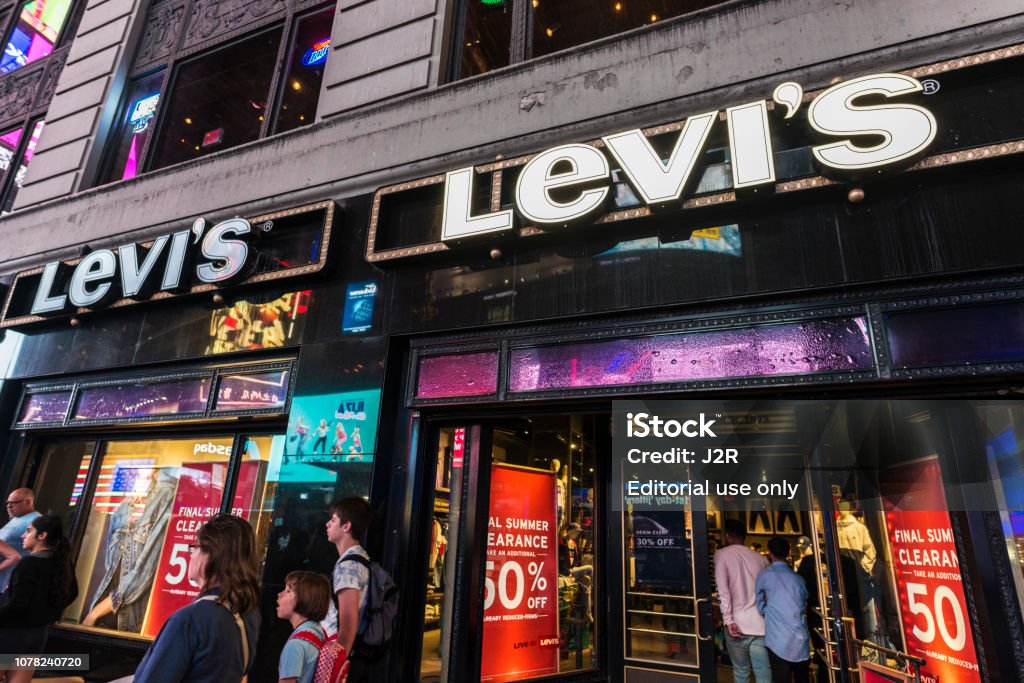 Levis Store In New York City Usa Stock Photo - Download Image Now - Levi's,  Digital Signage, Store - iStock