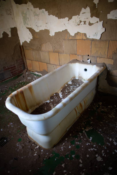 istock Urban blight -  condemned historic building in Weston, Wv. 1078246400