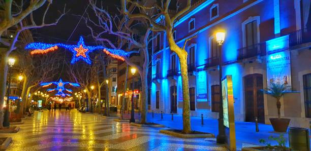 istock Street Christmas lights 1078251966