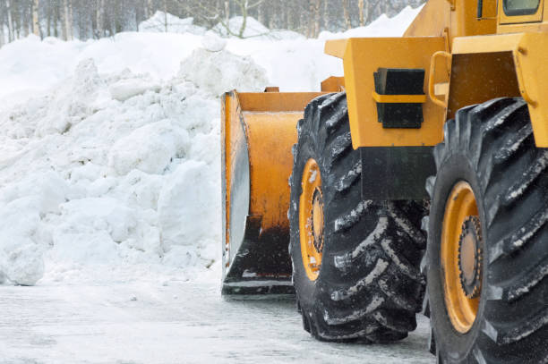Tractor on the road The bulldozer cleans the road after a blizzard snowdrift photos stock pictures, royalty-free photos & images