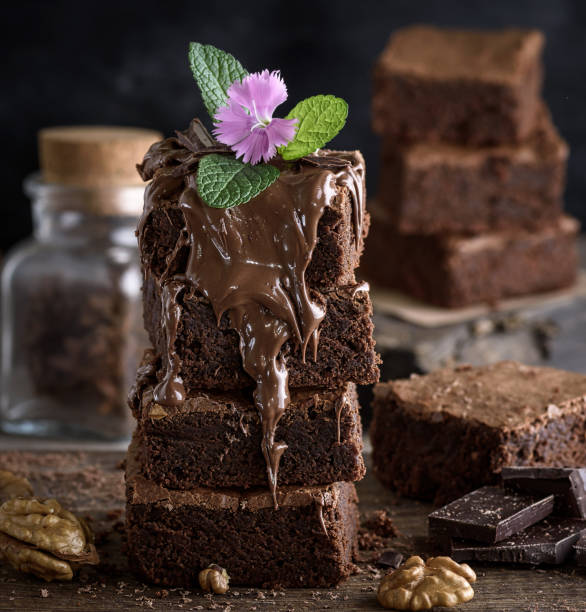 istock Square pieces of chocolate cake 1078304688