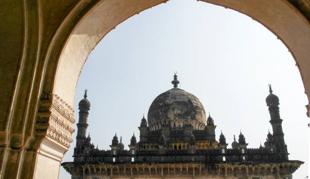 tomb and the mosque ibrahim rauza in the city of bidzhapur in india - moulding architecture and buildings monument column imagens e fotografias de stock