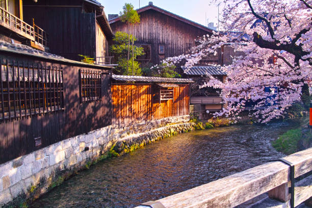 istock Spring Gion Shirakawa 1078402360