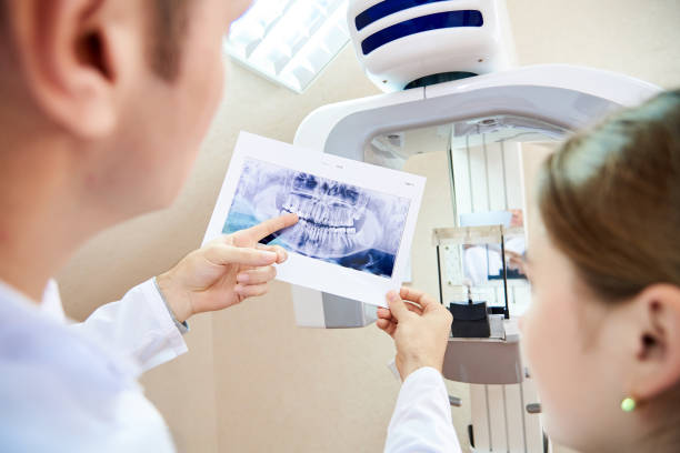 istock The doctor shows the patient an x-ray image 1078430916