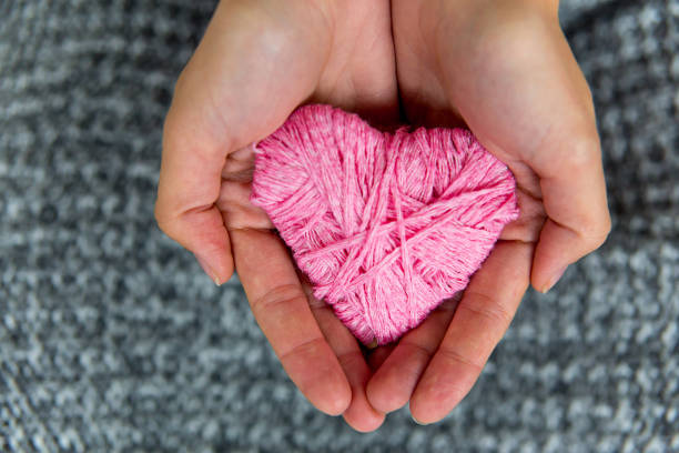 istock a pink heart knitted from woolen threads 1078447970