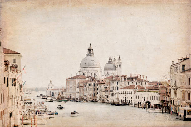 istock Santa Maria della Salute mit Boot grunge 1078460250