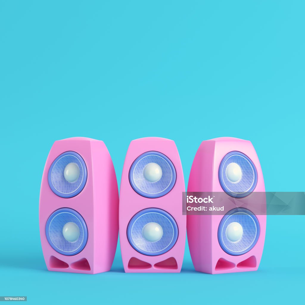Loa Theo Phong Cách Hoạt Hình Màu Hồng Trên Nền Màu Xanh Sáng Với ...