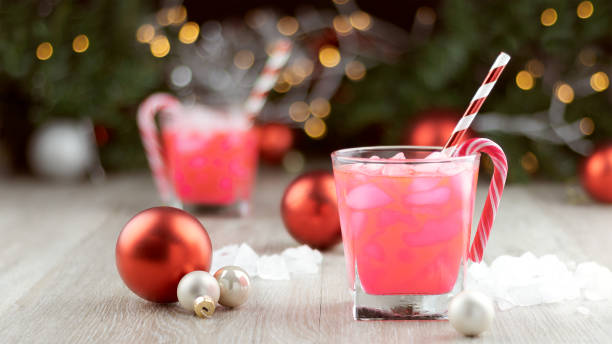 christmas office party drinks pink cocktails with candy canes Two christmas party drinks with ice, straws and candy canes and sweets, copy space office parties stock pictures, royalty-free photos & images