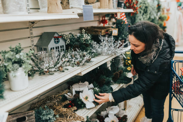 istock Christmas Decoration Shopping 1078534152