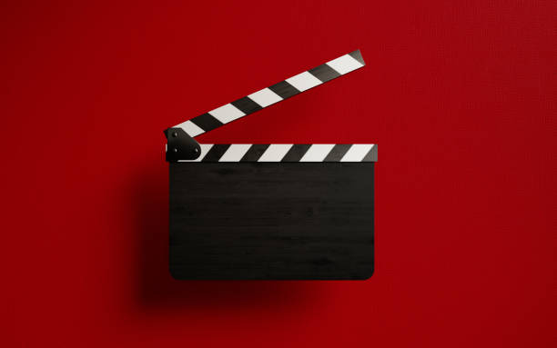 lavagna di pellicole bianche su sfondo rosso - ciac cinematografico foto e immagini stock