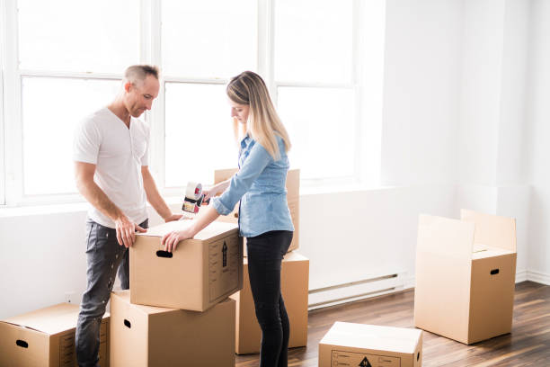 istock A loving Couple moving from house at day time 1078548782