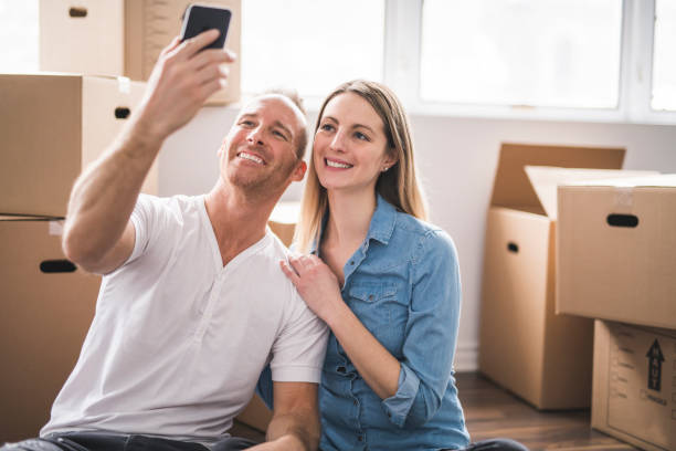istock A loving Couple moving from house at day time 1078548940
