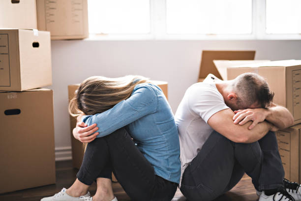 istock A loving Couple moving from house at day time 1078549118