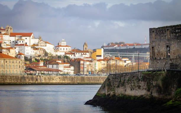istock Porto and Gaia Margins 1078549252