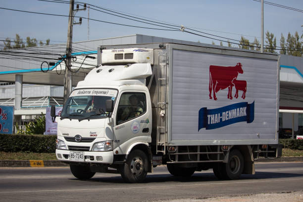 thai denmark milk cargo ciężarówka. - milk tanker obrazy zdjęcia i obrazy z banku zdjęć