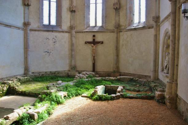 chór starożytnego kościoła san giovanni w tuba, duino, włochy. - north eastern italy zdjęcia i obrazy z banku zdjęć