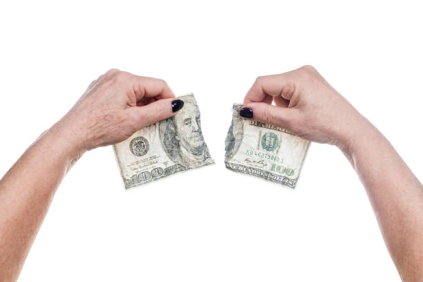ドルを引き裂く女性の手 - half note ストックフォトと画像