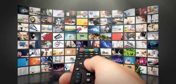 tv-streaming-video. media-tv auf anfrage - meerkanal stock-fotos und bilder