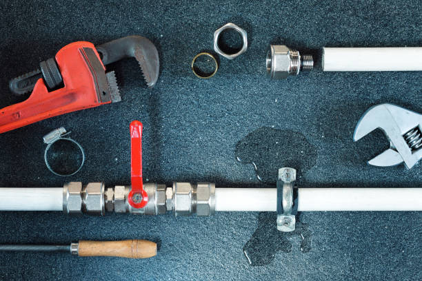 water leak on a water pipe. - plumber imagens e fotografias de stock