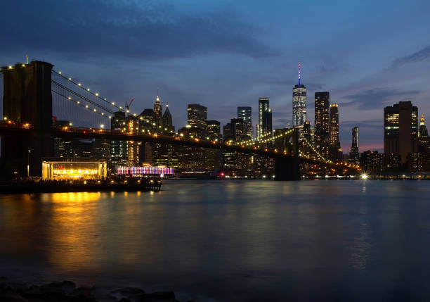 istock Evening view of Brooklyn Bridge and Manhattan skyline. 1078883330