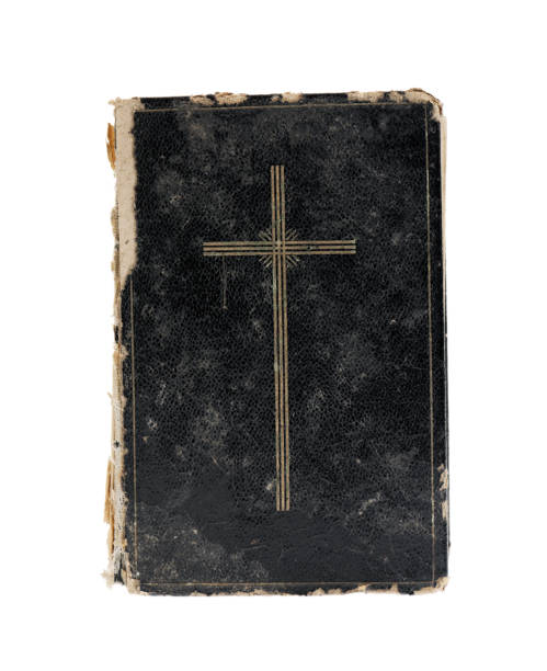 bíblia isolada no fundo branco. reservar com símbolo cruz. - book book cover old bible - fotografias e filmes do acervo