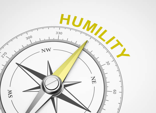 bússola em fundo branco, conceito de humildade - humility - fotografias e filmes do acervo