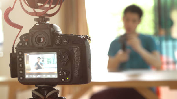 istock Man recording video for DIY stuff preparation 1078961972