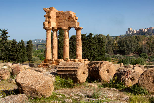 istock Temple of Castor and Pollux 1078983154