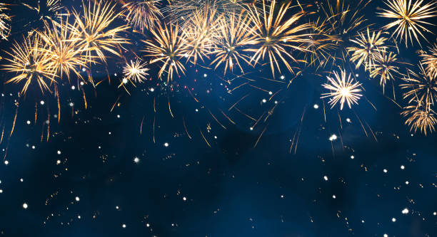 hermoso fondo azul vacaciones con fuegos artificiales - new year fotografías e imágenes de stock