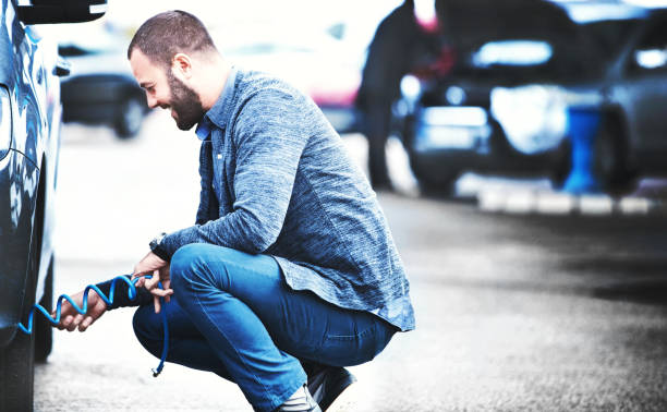 istock Inflate car tires. 1078991408