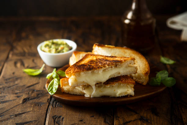 toast al formaggio - cheese sandwich foto e immagini stock