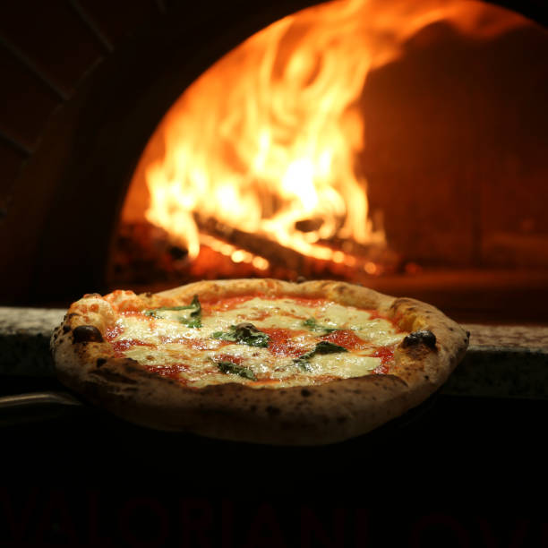 пицца маргарита - wood fire oven стоковые фото и изображения