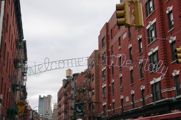 istock benvenuti a little italy 1079014328