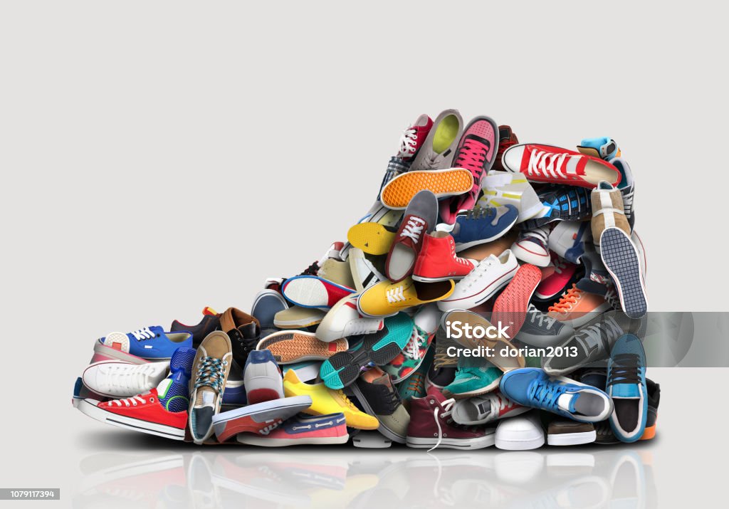 Grande sneaker - Photo de Paire de baskets libre de droits