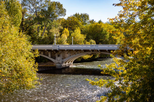 bella boise in autunno - boise river foto e immagini stock