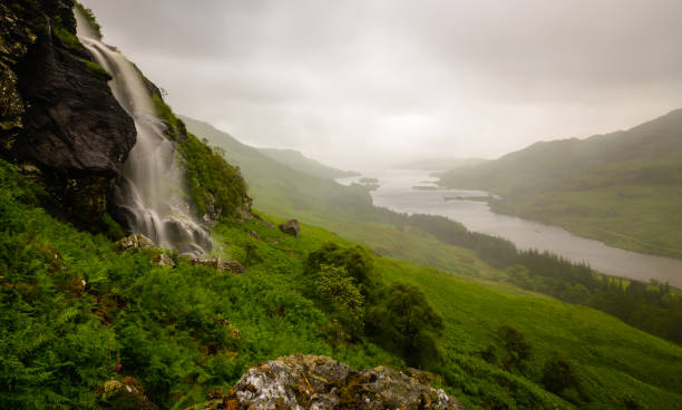 водопад в шотландском нагорье - inverness area стоковые фото и изображения