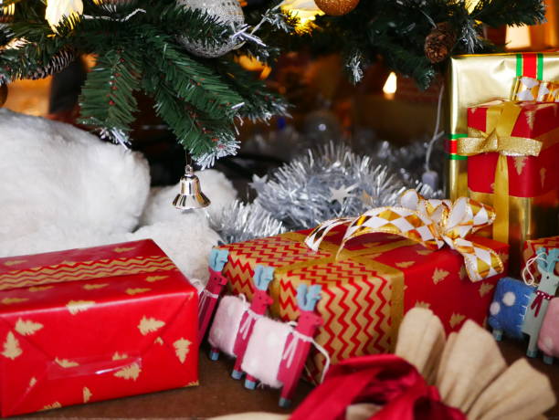 istock Christmas tree and gifts 1079295800