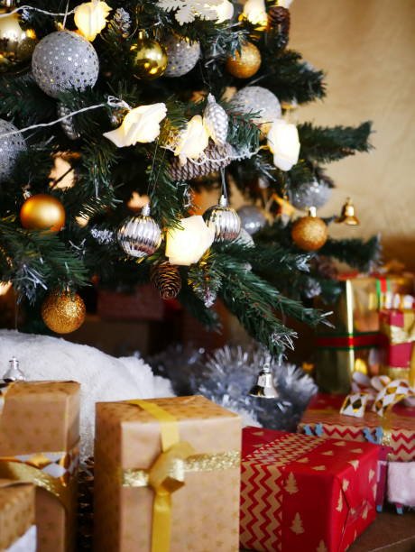 istock Christmas tree and gifts 1079295830